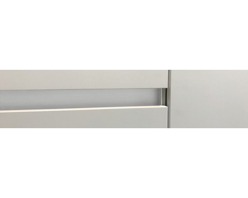 Vue détaillée d''une armoire blanche avec une découpe de lumière horizontale