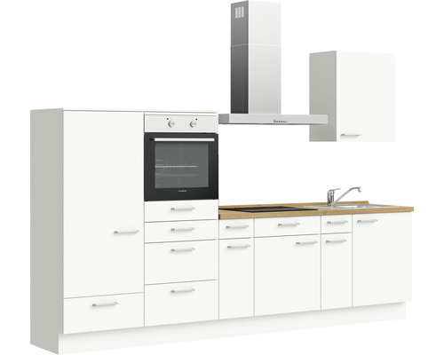 Cuisine équipée complète avec appareils électriques, évier et hotte.