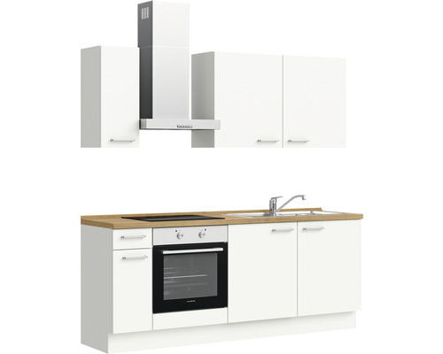 Küchenzeile mit Spüle, Kochfeld, Backofen, Dunstabzugshaube und Hängeschränken