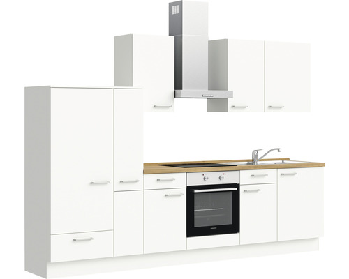 Weiße Küchenzeile mit Spüle, Herd und Dunstabzugshaube
