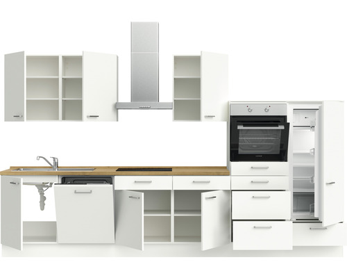 Cuisine équipée avec évier, lave-vaisselle, cuisinière, four, réfrigérateur, hotte aspirante et éléments hauts