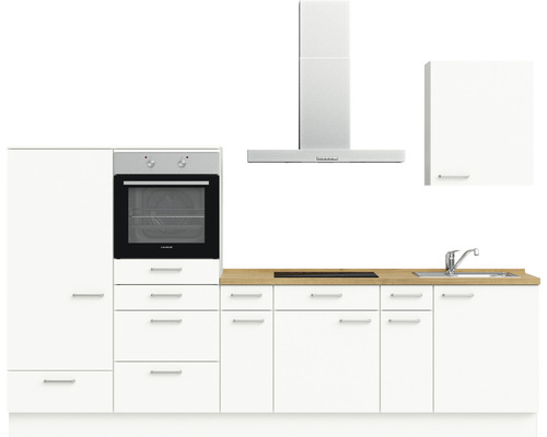 Cuisine équipée avec meubles bas, évier, four et hotte aspirante