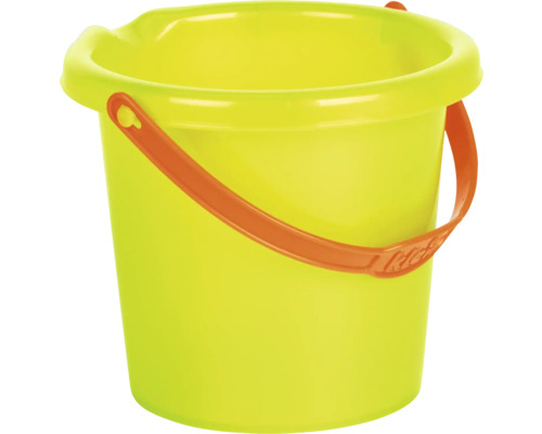 Gelber Kunststoffeimer mit orangefarbenem Henkel