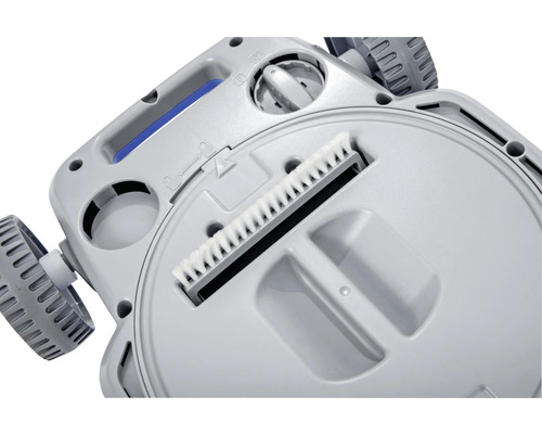 Vue détaillée du dessous d''un robot nettoyeur de piscine avec brosse