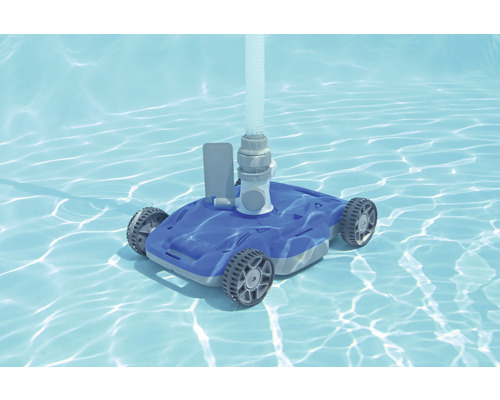 Nettoyeur de piscine automatique dans l''eau