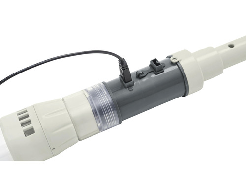 Detailansicht eines Poolreinigers mit Kabel