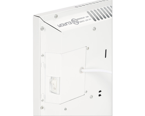 Detailansicht eines Heizgeräts mit Netzschalter und Netzkabel