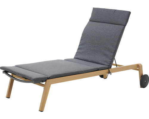Chaise longue de jardin rembourrée avec roulettes.