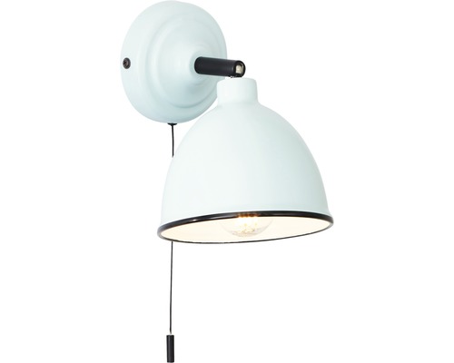 Helle Wandleuchte mit Zugschalter