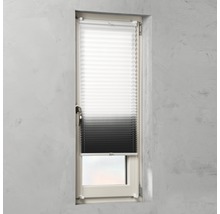 Vue d''une fenêtre avec un store plissé pour la décoration de fenêtre et l''intimité