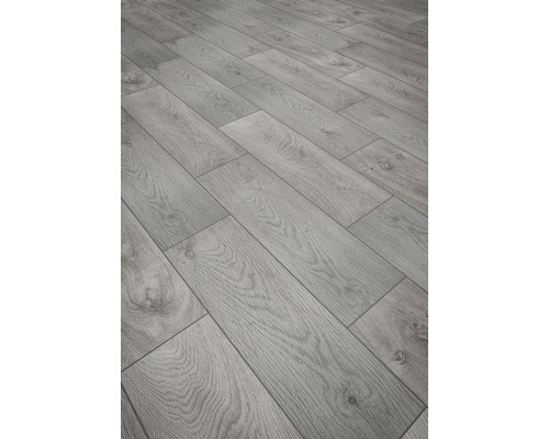 Verlegtes Laminat mit Holzstruktur