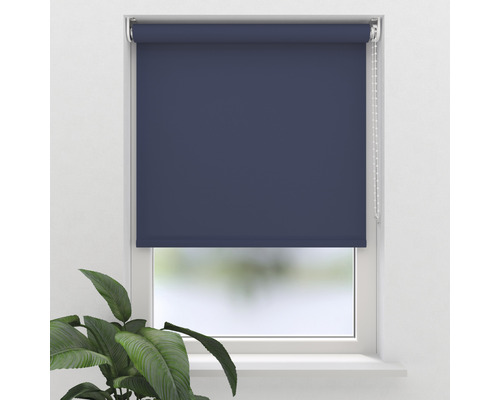 Store bleu sur fenêtre
