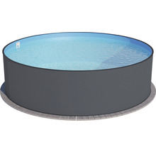 Piscine ronde avec paroi en acier remplie d''eau