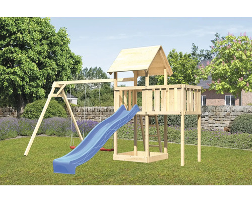 Aire de jeux avec balançoire, toboggan et tour en bois dans le jardin.