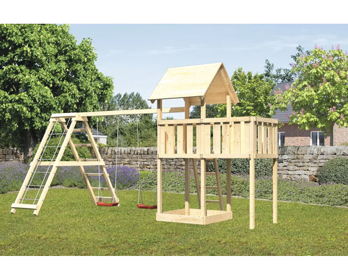 Aire de jeux avec balançoire, échelle d''escalade et tour de jeux en bois dans le jardin.