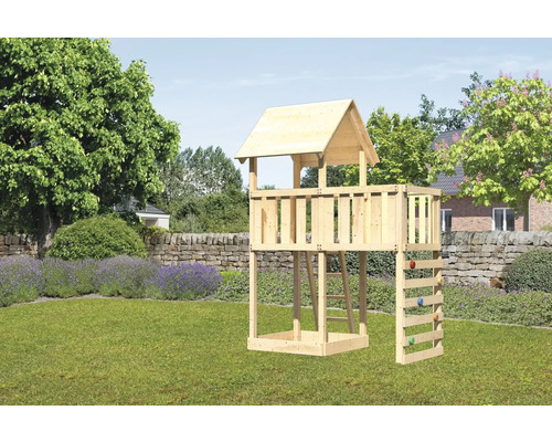 Holz-Spielturm mit Leiter und Kletterwand im Garten