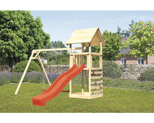 Tour de jeu en bois avec balançoire et toboggan dans le jardin