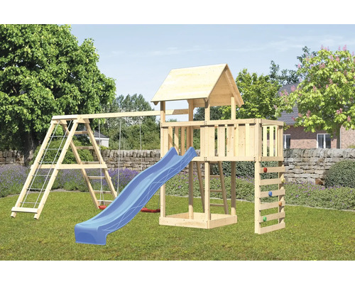 Aire de jeux en bois avec balançoire, toboggan, mur d''escalade et tour de jeux dans le jardin