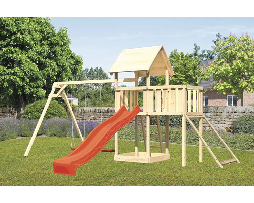Aire de jeux en bois avec toboggan et balançoire dans le jardin