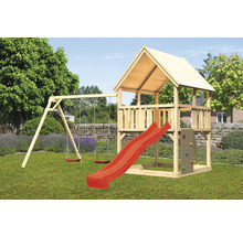 Spielplatz mit Schaukel, Rutsche und Kletterwand im Garten.