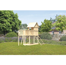 Tour de jeux en bois avec échelle et bac à sable dans le jardin