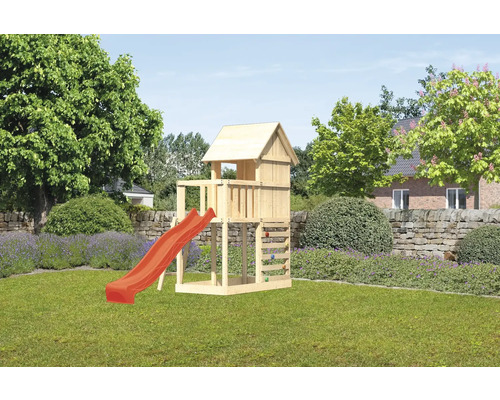 Tour de jeu en bois avec toboggan dans le jardin