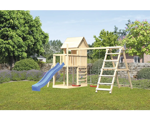 Aire de jeux avec toboggan, balançoire et échelle d''escalade dans le jardin