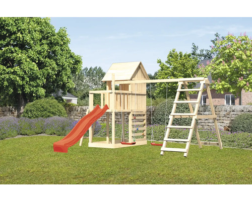 Aire de jeux avec toboggan, balançoire et structure d''escalade en bois dans le jardin