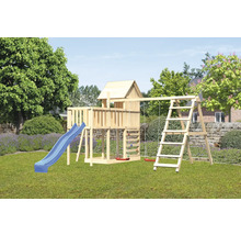 Aire de jeux avec toboggan, balançoire et mur d''escalade dans le jardin