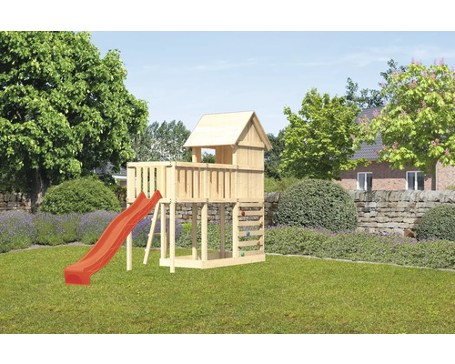 Tour de jeux en bois avec toboggan dans le jardin