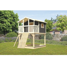 Spielhaus mit Sandkasten im Garten