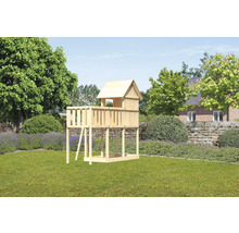 Maison de jeux en bois avec échelle dans le jardin