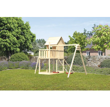 Tour de jeu en bois avec balançoire dans le jardin