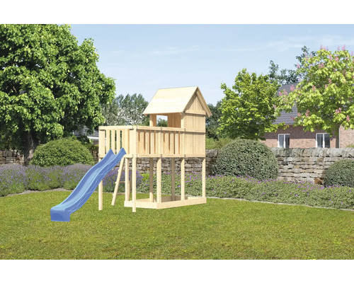 Tour de jeux en bois avec toboggan dans le jardin