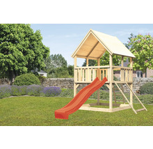 Spielturm aus Holz mit Rutsche im Garten