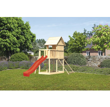 Tour de jeux en bois avec toboggan rouge dans le jardin