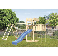 Spielturm mit Schaukel und Rutsche im Garten.