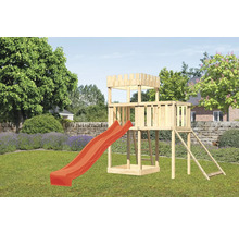 Tour de jeu en bois avec toboggan dans le jardin