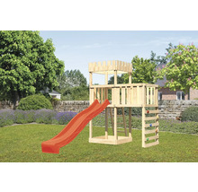 Spielturm mit Rutsche und Kletterwand im Garten.