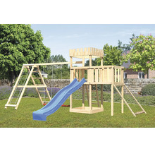 Holzspielplatz mit Rutsche, Schaukel und Kletterturm im Garten