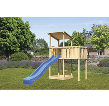 Spielturm aus Holz mit Rutsche im Garten