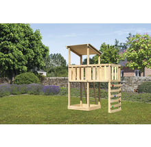 Spielturm aus Holz mit Leiter und Kletterwand im Garten