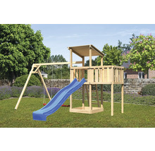 Holzspielturm mit Rutsche und Schaukel im Garten