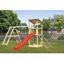 Spielturm mit Schaukel und Rutsche im Garten