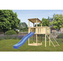 Spielturm mit Rutsche im Garten