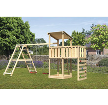 Holzspielplatz mit Schaukel, Kletterwand und Spielturm im Garten.