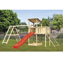 Spieltürm mit Rutsche und Schaukel aus Holz im Garten