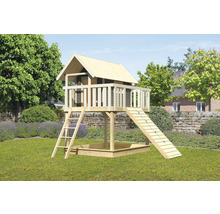 Spielhaus mit Sandkasten, Leiter und Rutsche im Garten
