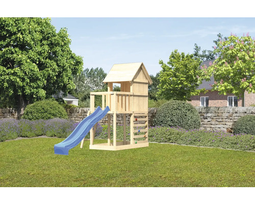 Tour de jeu en bois avec toboggan dans le jardin