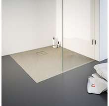 Douche à l''italienne avec receveur, paroi de douche et garniture d''écoulement.